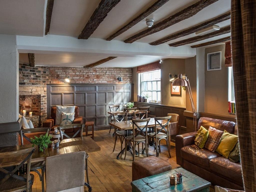 Darwin'S Townhouse Bed and Breakfast Shrewsbury Buitenkant foto The interior of the restaurant